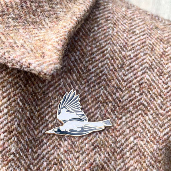 Australian Magpie In Flight - Enamel Pin